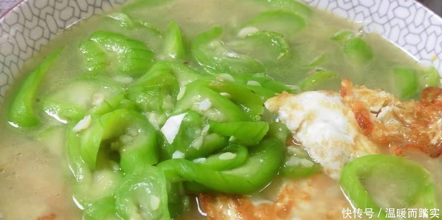 鲜甜|丝瓜汤怎么做才好喝？掌握3个要点，汤味鲜甜，丝瓜嫩绿不变色