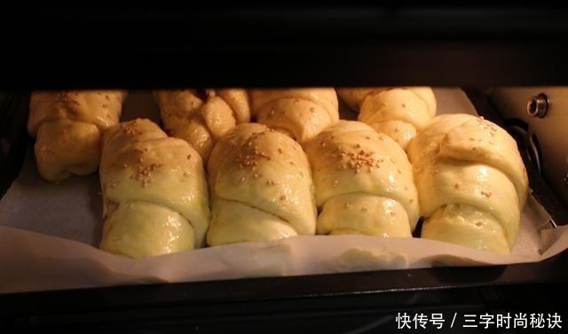 做面包,我喜欢这个方子,又香又软,放3天不硬,大人小孩都喜欢
