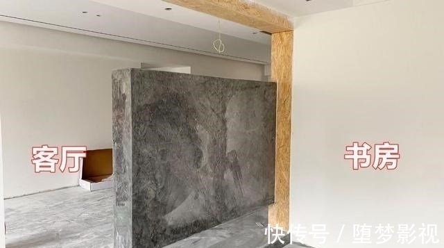 欧松板|打掉客厅与书房隔墙，壁挂悬浮电视墙做隔断，实现功能区互通共享