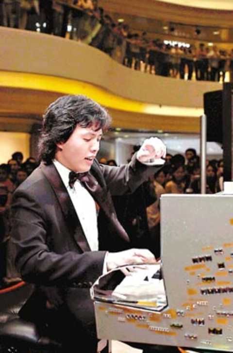 整容|38岁李云迪暴瘦15斤，下巴溜尖脸小两圈堪比整容，竟然撞脸何炅