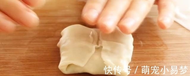 我家最爱的懒人早餐饼,15分钟就搞定,又香又脆,一次能吃五个