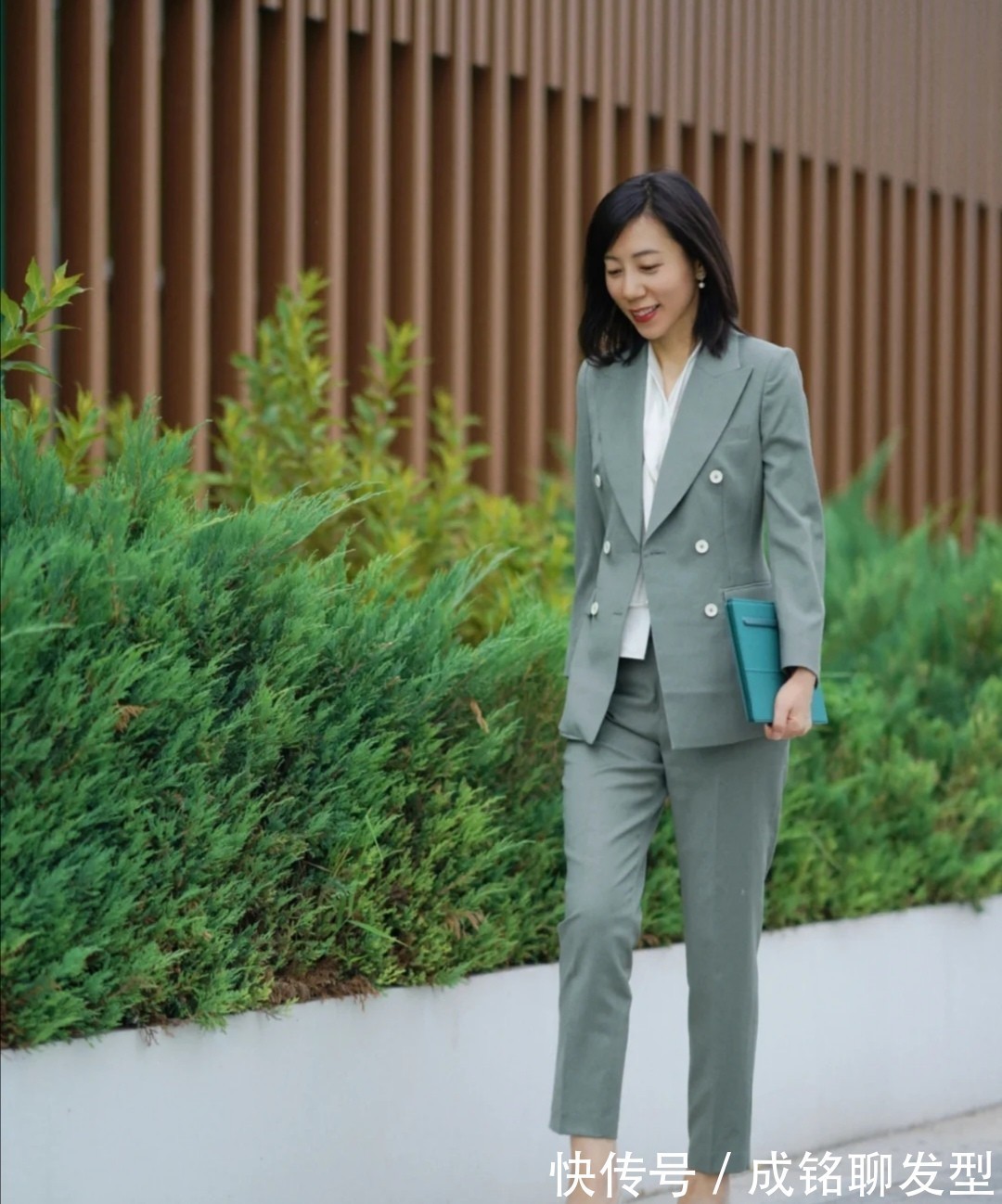 衣柜|中年女人穿衣要“简而精”,学学这位博主的穿搭,优雅知性有品位