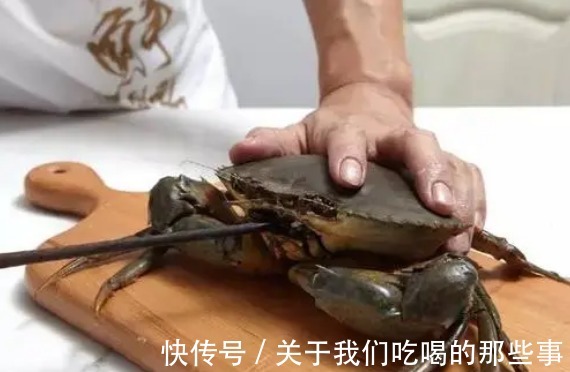 鲜美|清蒸蟹用冷水还是开水?牢记3个技巧,鲜嫩又鲜美,腿不掉黄不流