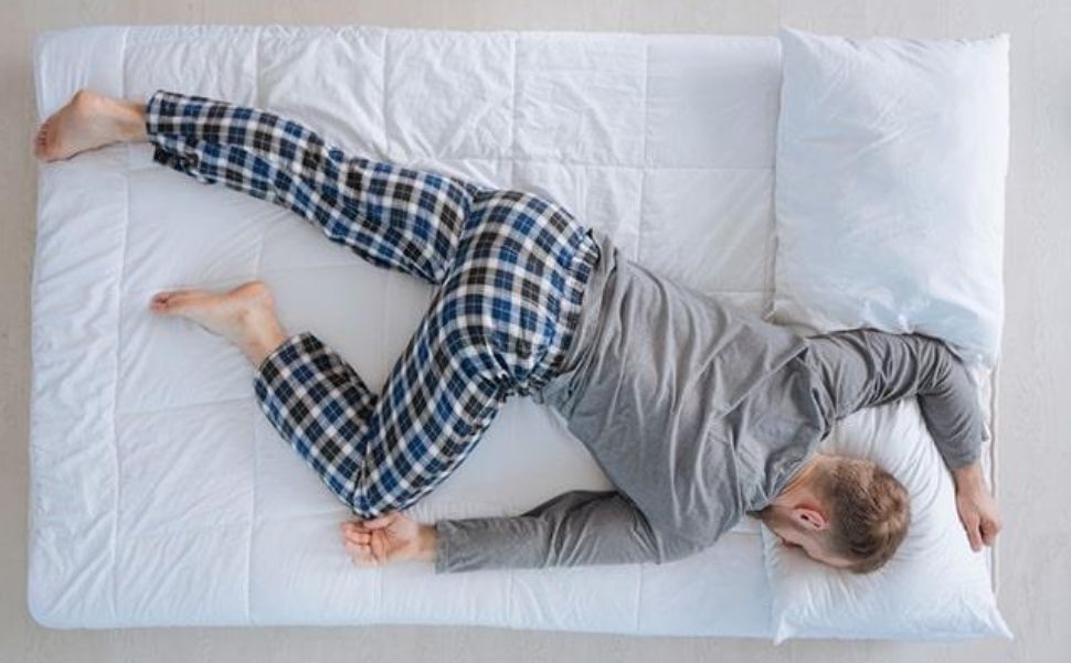 睡眠质量|应该朝左睡还是朝右睡?不同人群大有讲究,看看你适合哪种睡姿