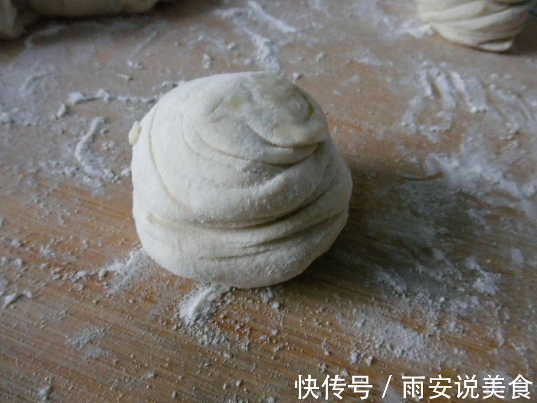 千层葱油薄饼家庭做法，美味好吃，营养健康