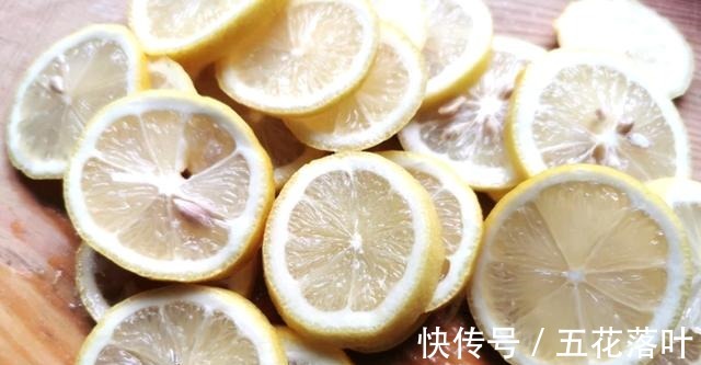 家人|每到秋季,都会熬柠檬膏给家人饮用,滋润入肺好喝,熬一锅吃一季!