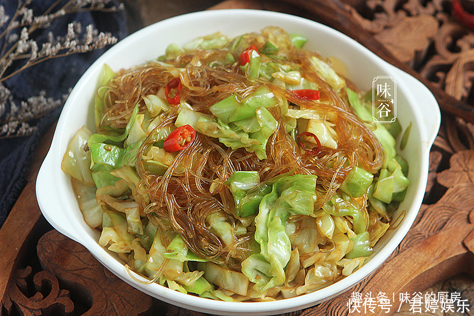 此菜富含天然叶酸,准妈妈要多吃,和粉丝一起炒,香脆可口吃着香