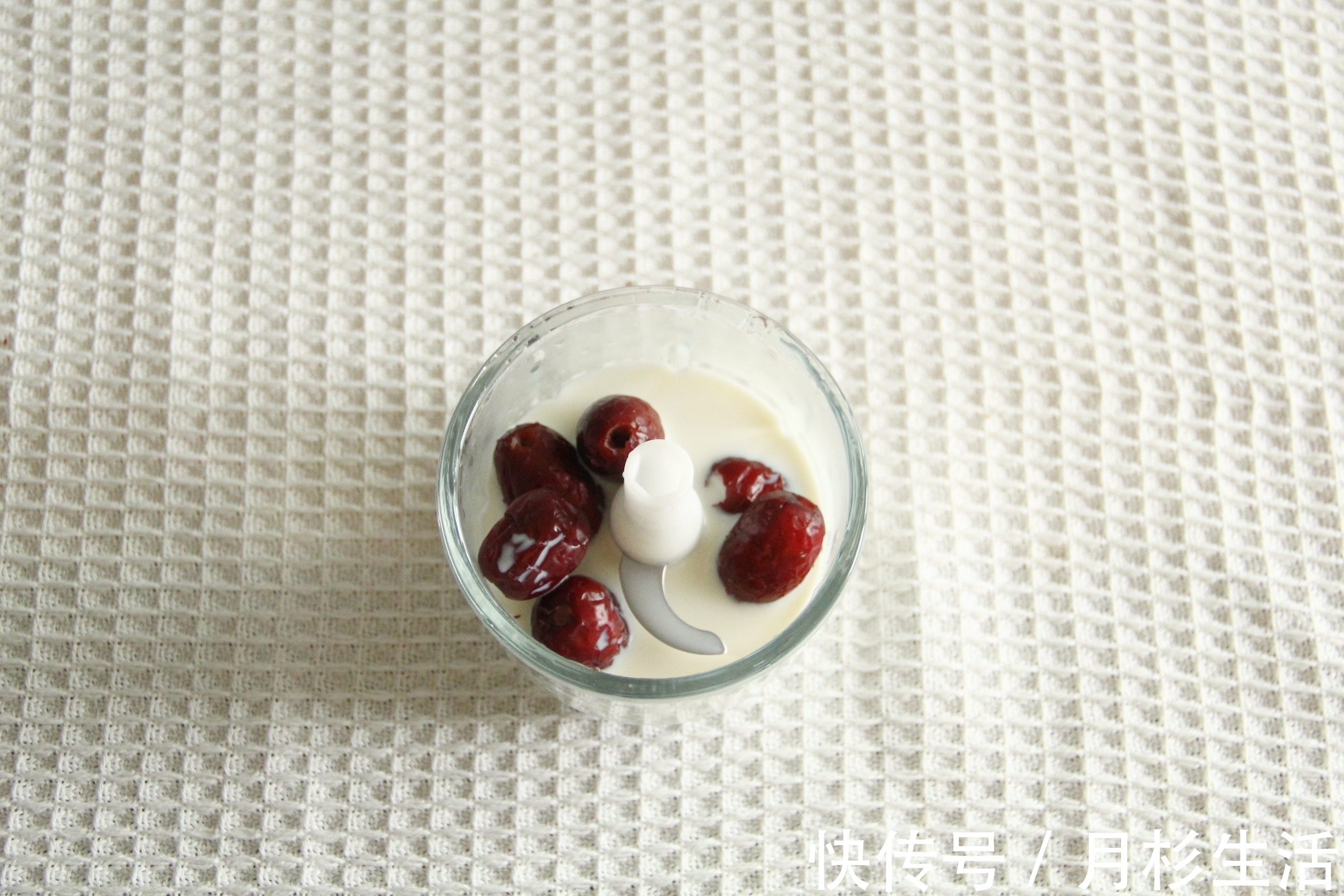 面糊糊|无糖红枣纸杯蛋糕,口感松软,制作简单