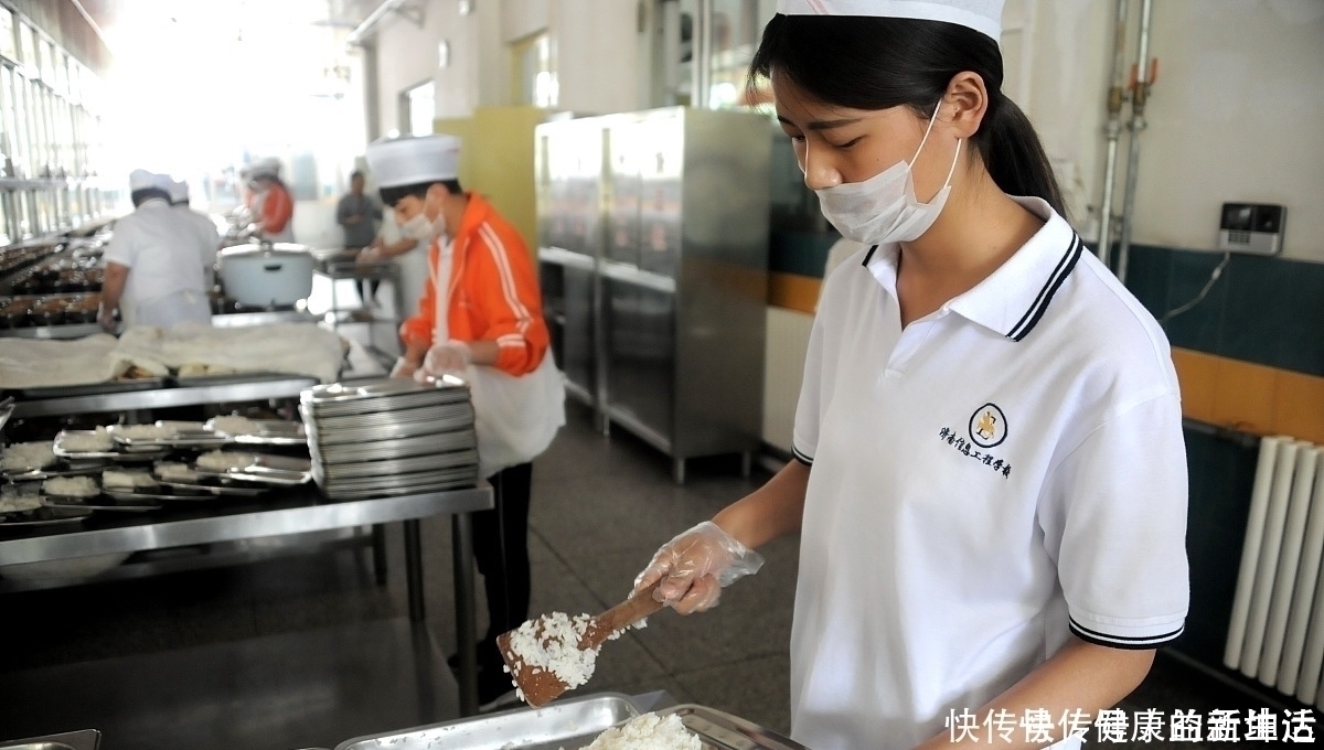 艰辛|考上大专的儿子，要求每月生活费3000，妈妈的一句话，儿子沉默了