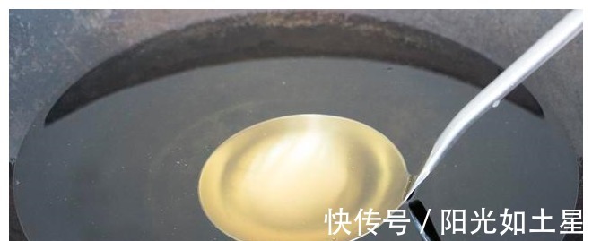 懒人版油饼做法，不用揉面，手不沾面，筷子一搅，外酥里软比肉香！