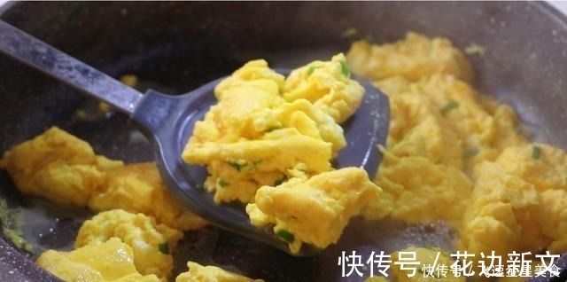 白开水炒鸡蛋|教你用白开水炒鸡蛋,1滴油不加,做出来比油炒的还鲜嫩好吃