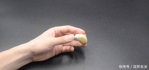 白醋|白醋倒在手心搓一搓，真的厉害了，解决了男人女人的困扰，都学学吧