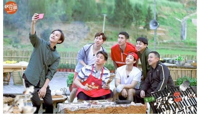 黄磊|内娱综艺被吐槽：吃吃饭，谈谈恋爱，玩玩游戏，就能轻松把钱赚了