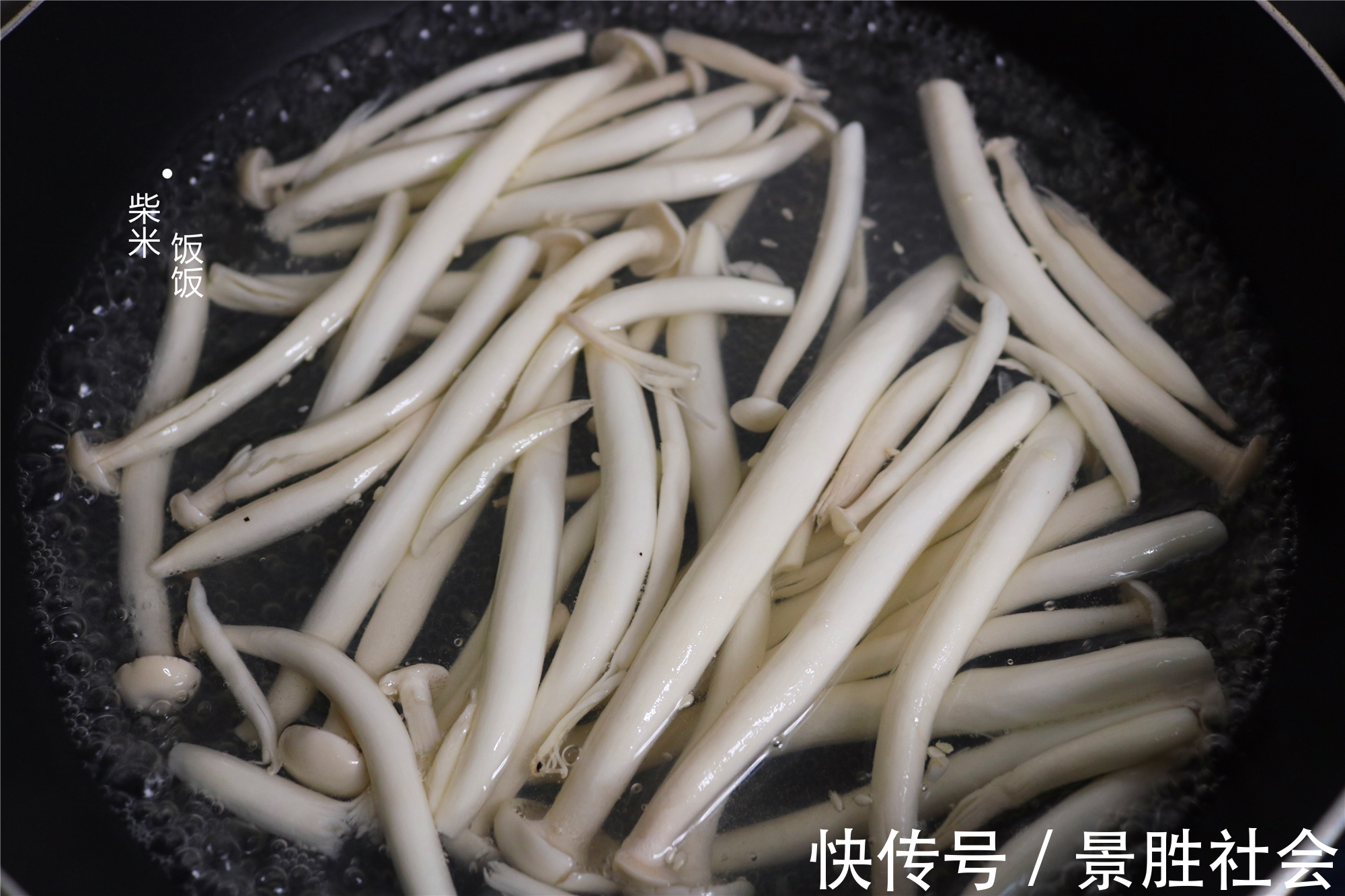 海鲜菇|这3种蔬菜,全部自带鲜味,搭配一起炒,不用放肉却比肉香