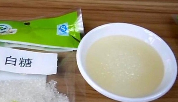 白糖|养花不用“买药”,厨房“2玩意”兑水浇,生根快“2倍”,长势猛