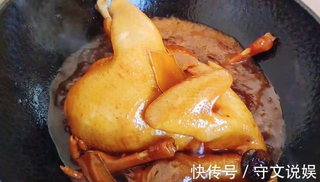 鸡肉|吃了30几年的鸡,这做法最好吃,整只鸡丢进锅里,全家人抢着吃