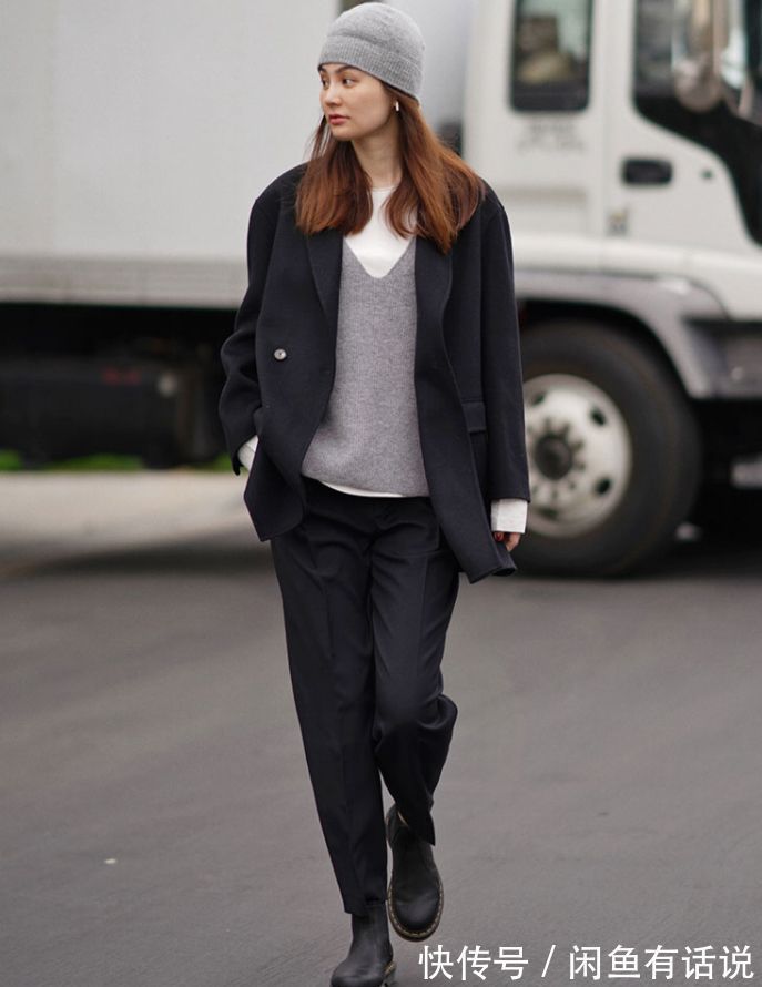 博主|为什么你穿黑大衣不好看?45岁博主的4个“配色法则”很值得借鉴