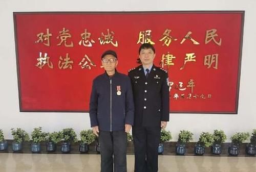 英雄|白塔公安分局慰问抗美援朝老兵，聆听英雄事迹，传承英雄精神
