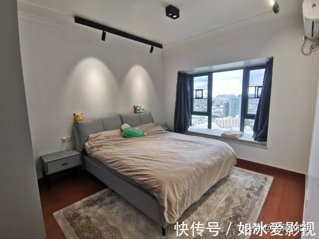 电视墙|第一次在新房过年,很开心!安装轨道射灯,设计了电视墙,很亮眼