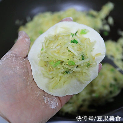 学会在家做南瓜虾皮包子两吃，再也不用出门买了