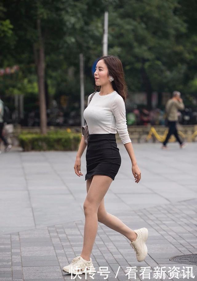 魅力|连衣裙的穿着简约又衬托魅力,显得自然而随意