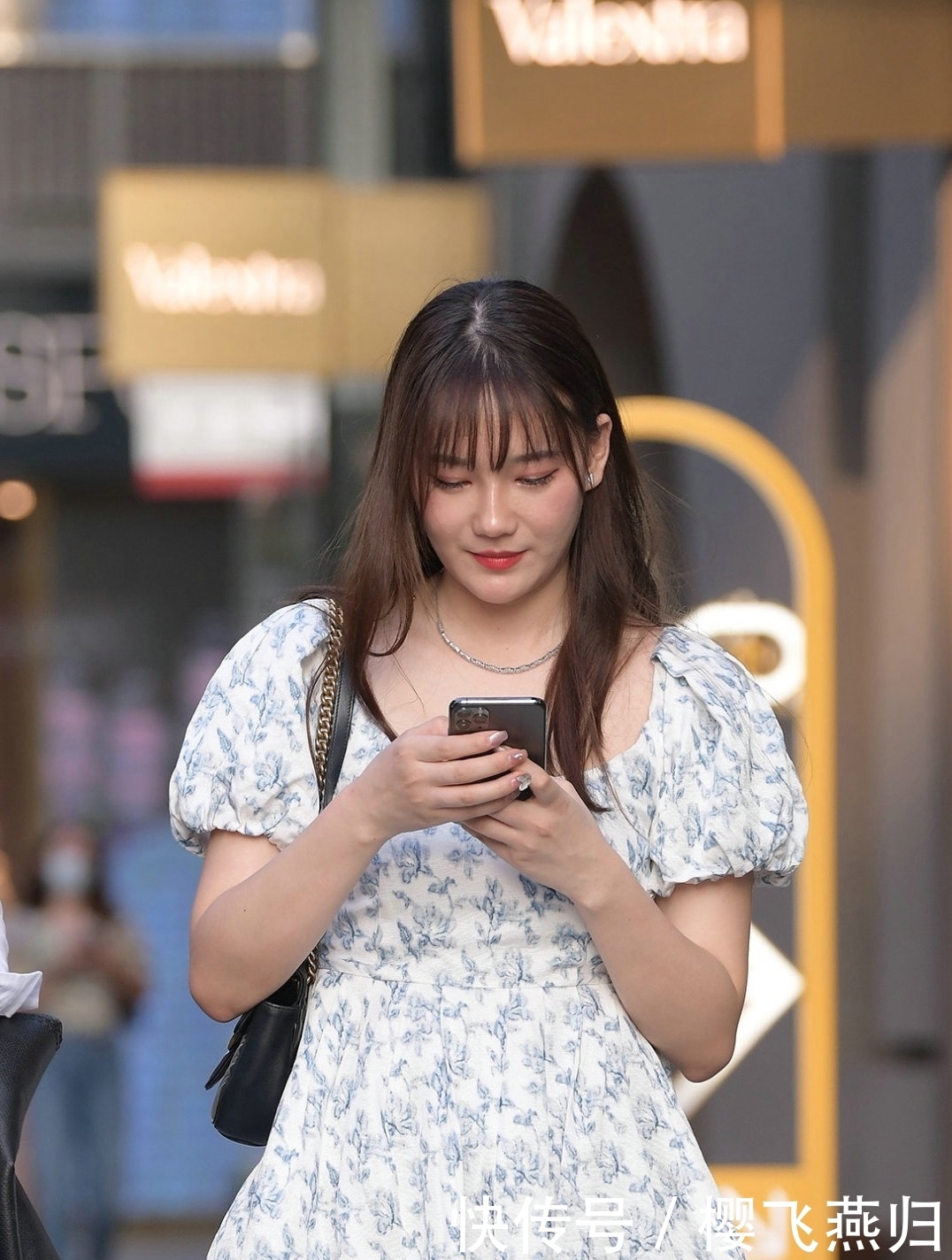 时尚:高个子女生不妨尝试下长衫,穿出清新优雅的效果