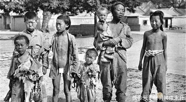 老照片|清末老照片:镜头下衣不蔽体的难民、使用马克沁机枪的清军