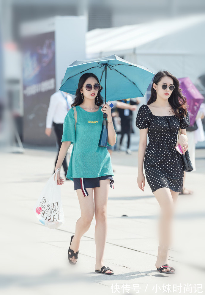 女人味 重庆街拍,独特的设计,流露出优雅的姿态,展现性感女人味!