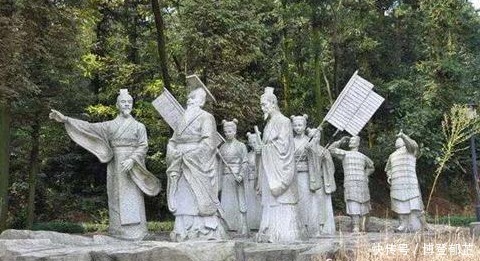 日军|日军扫荡村庄时,看见石碑上刻着几个字,连忙下跪磕头撤离村子