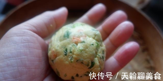 窝窝头|玉米面这样做不但营养更加丰富,口感又松又软,而且颜色鲜艳亮丽