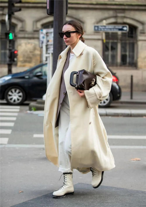 上了年纪的女人，别再死磕少女感了，这几种“优雅穿搭”，值得学