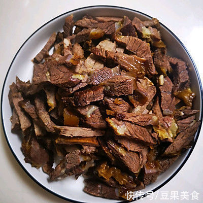 寒冷与温暖之间只差一碗麻辣牛肉干