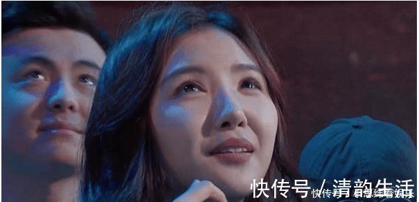 导师|张艺兴当导师自备耳机, 当看到他耳机那刻, 所有选手炸锅了!