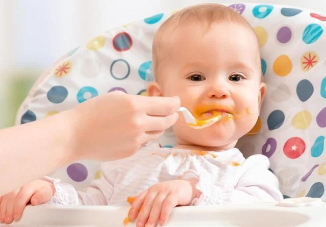 食物|宝宝晚上睡觉前，这5种食物可以常吃，能助娃长高，还有益于睡眠