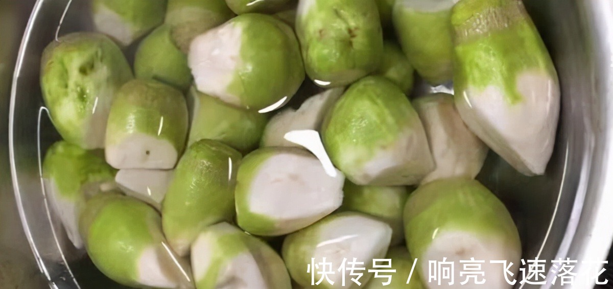 腌芥菜,只放盐不好吃,80奶奶教我3招,脆爽入味,我每年腌一缸!