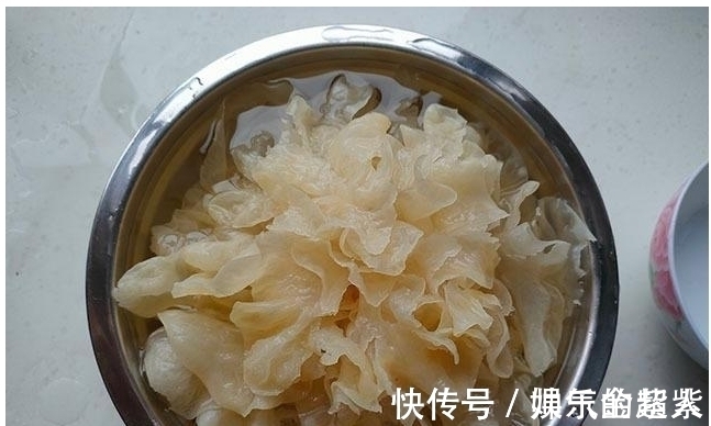 银耳|入秋记得多吃银耳,教你简单煮法,银耳出胶浓稠,一人一碗,好喝