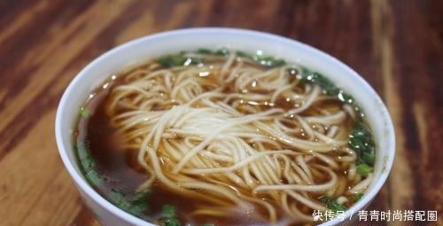 难怪|清汤面,面条直接煮就错了,难怪味道不好喝,大厨这样做才对