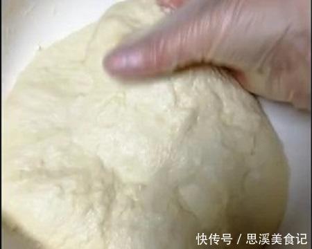 面团|爱吃油条收藏了,教你一招,早上只需几分钟,热腾腾的油条出锅
