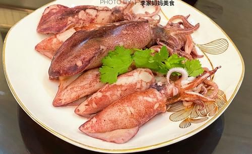 凉拌黄瓜|老公生日，准备2素4荤6道菜，花了200元，网友：菜太少，有点抠门