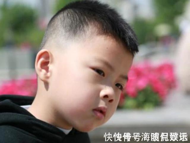 小时候|孩子小时候有3个特征,今后可能没啥本事,父母要注意引导