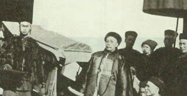 架势|清朝老照片图二是李鸿章夫人,图三当官老爷出行很有架势!