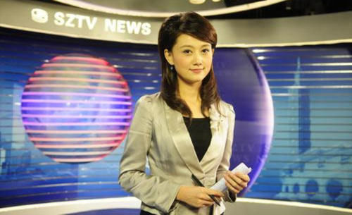 新闻直播结束，为啥要放主持人收稿子的画面原因曝光太过高明