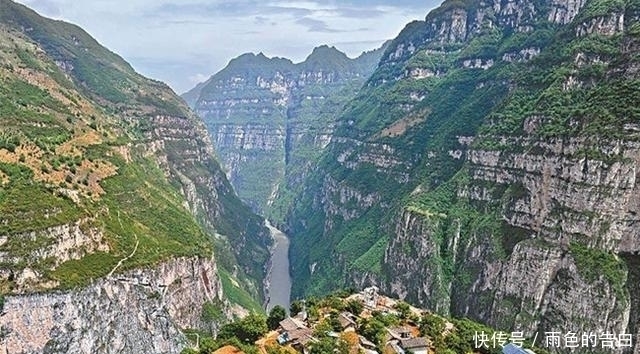 中年|一个坐落在悬崖上的村落,已经数百年历史,不少村民一生没下过山