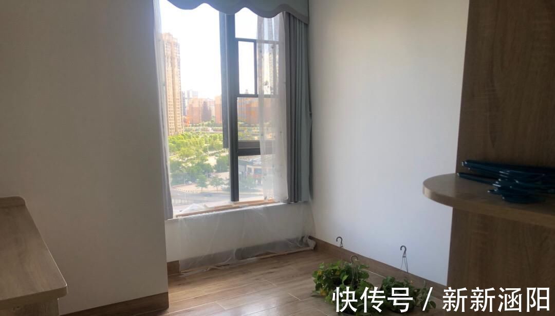 电视柜|她家小三新房,全屋简洁又舒适,电视墙“留白”,以后照着装