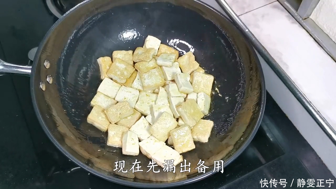 米饭|这才是豆腐最好吃的做法,荤素搭配,香嫩可口,两碗米饭都不够吃