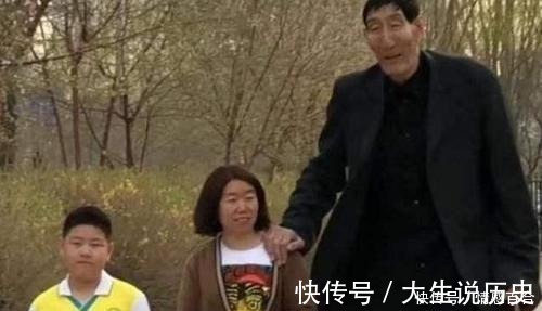 一家人|比姚明还高的鲍喜顺,不顾医嘱花甲得子,如今一家人怎么样了!