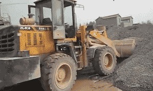 |搞笑GIF趣图段子:我正要一口吃掉苹果,女孩急了