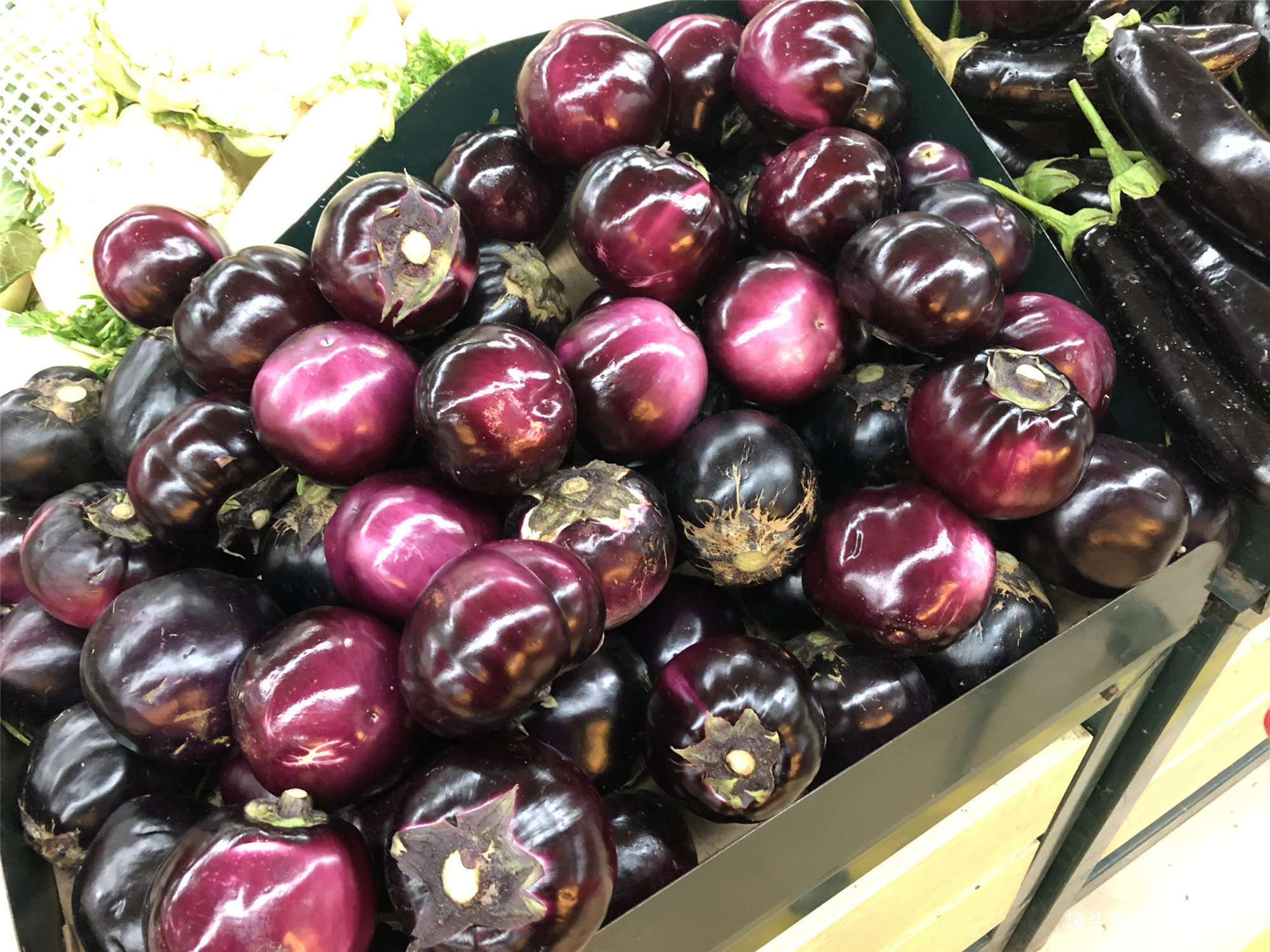 茄子|买茄子时，记住2个小窍门，轻松挑到嫩茄子，新鲜水嫩没有籽