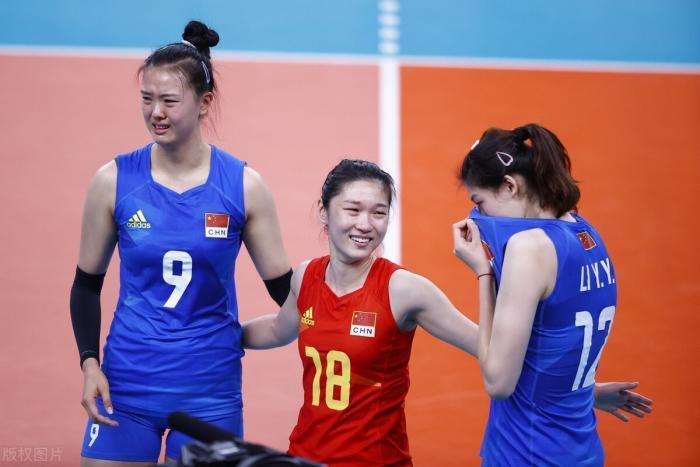 李盈莹|3-0也救不了中国女排,丁霞赛后痛哭被指责,选择性传球毁了球队