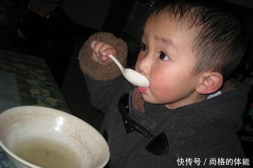 警惕会“偷走”孩子免疫的3种食物,家长还在喂让娃积食常生病!